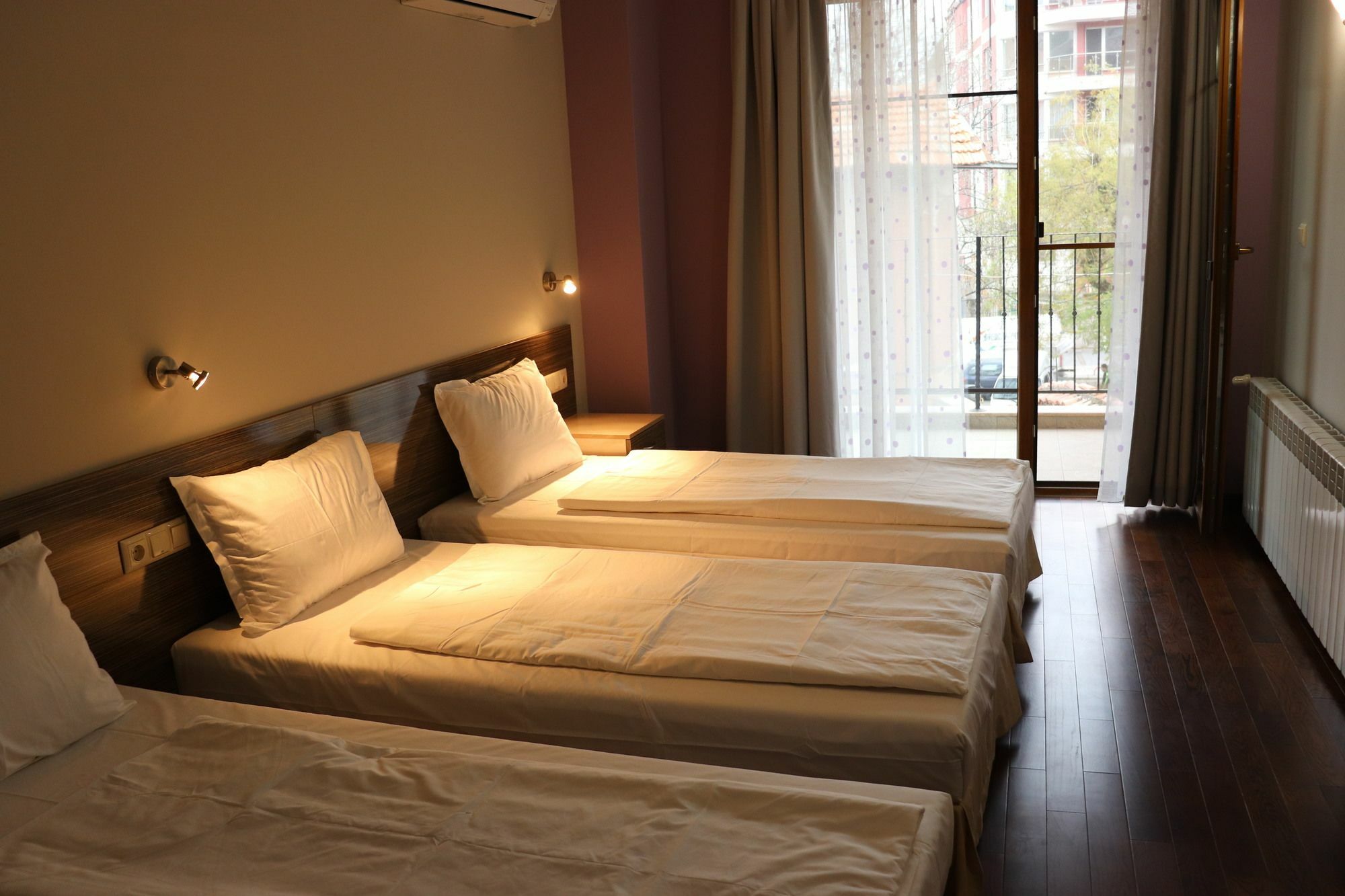 פלובדיב Roots Hotel And Wine Bar מראה חיצוני תמונה